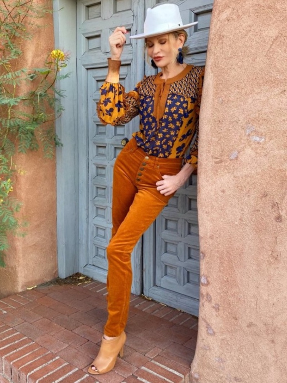 Cabi 3927 Caramel Corduroy Button Fly
Stretch Skinny Pants Size 12